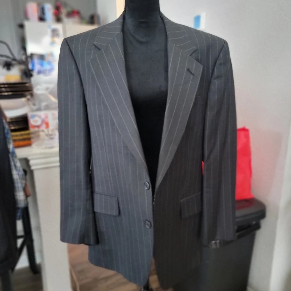Jos A. Bank Men's Wool Pinstripe‎ Blazer Charcoal Gray Button & Dress Pants Suit